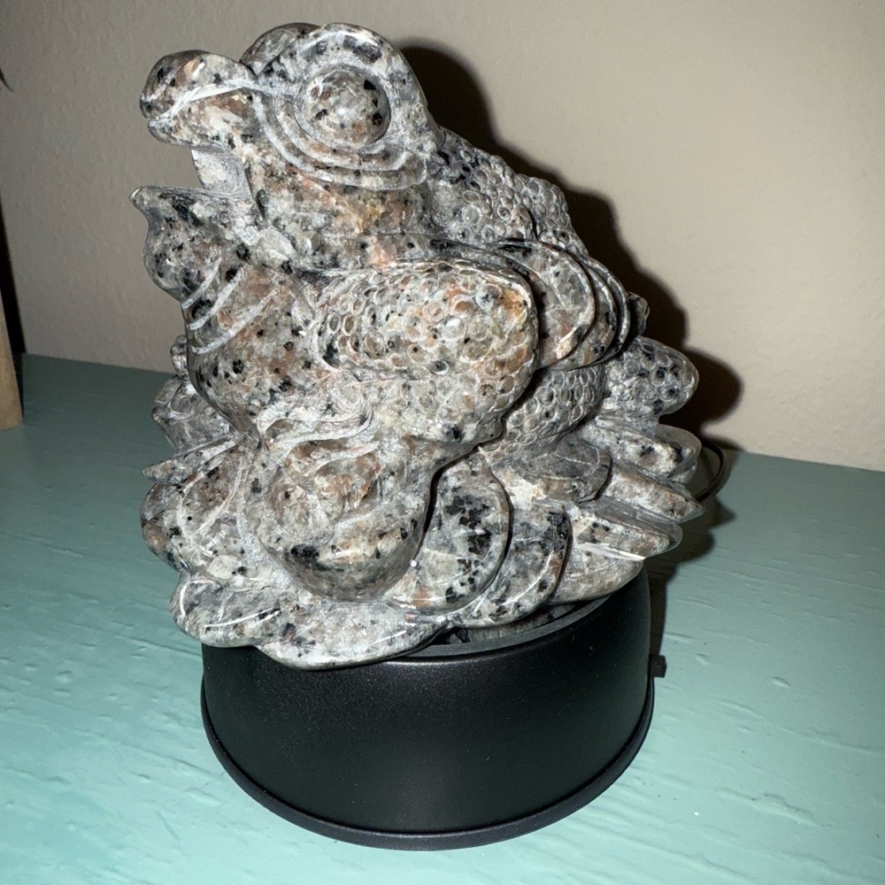 Yooperlite Carved Money Frog